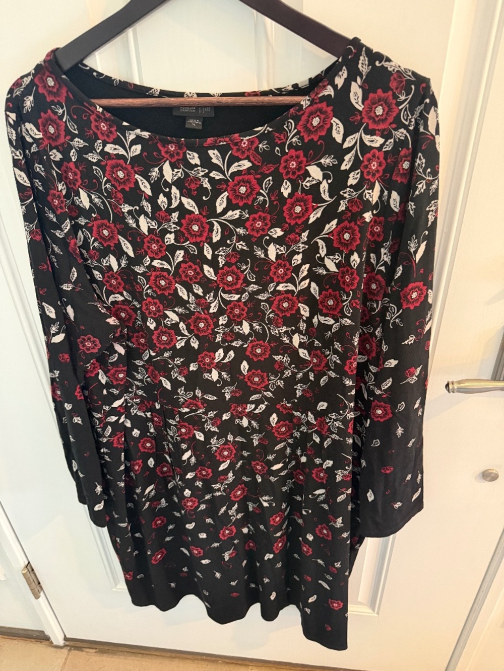 J. Jill dress wearever collection Black and red and white floral